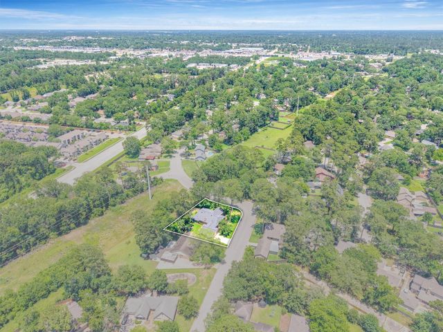 826 N Rivershire Drive, Conroe, TX 77304