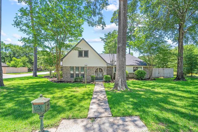 826 N Rivershire Drive, Conroe, TX 77304