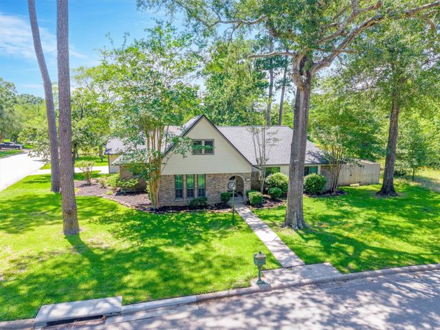 826 N Rivershire Drive, Conroe, TX 77304