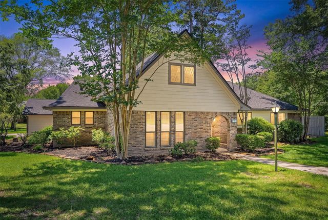 826 N Rivershire Drive, Conroe, TX 77304