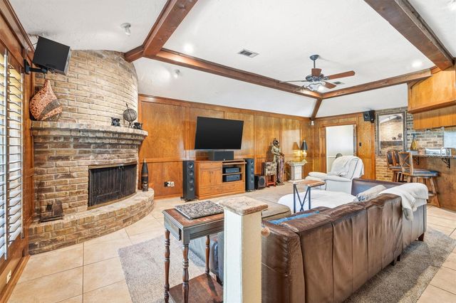 826 N Rivershire Drive, Conroe, TX 77304