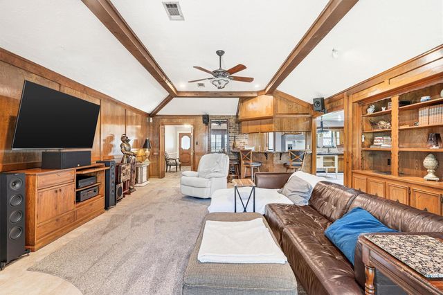 826 N Rivershire Drive, Conroe, TX 77304