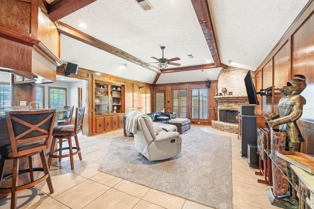 826 N Rivershire Drive, Conroe, TX 77304