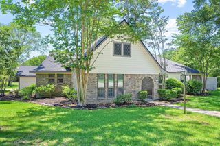 826 N Rivershire Drive, Conroe, TX 77304