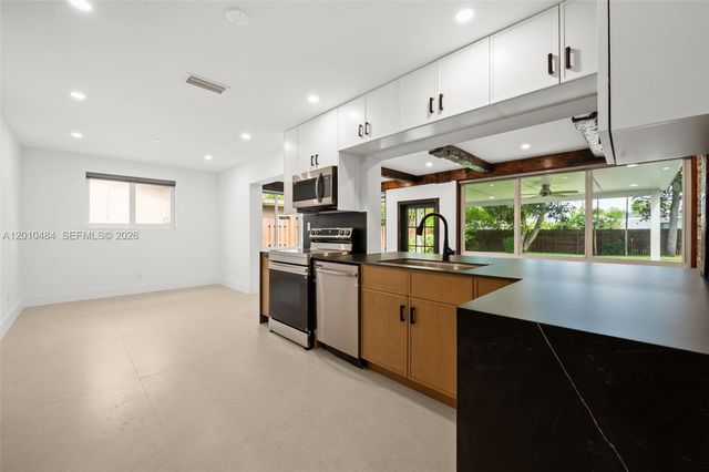5421 Buchanan St, Hollywood, FL 33021