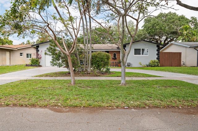 5421 Buchanan St, Hollywood, FL 33021