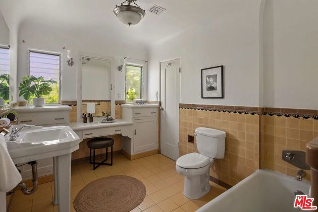 6122 W 6th Street, Los Angeles, CA 90048