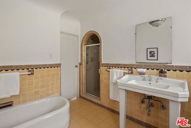 6122 W 6th Street, Los Angeles, CA 90048