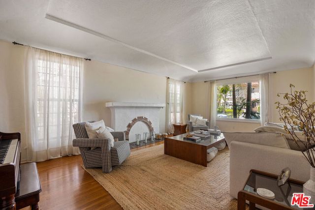 6122 W 6th Street, Los Angeles, CA 90048