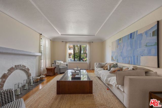6122 W 6th Street, Los Angeles, CA 90048