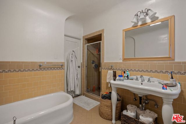 6122 W 6th Street, Los Angeles, CA 90048