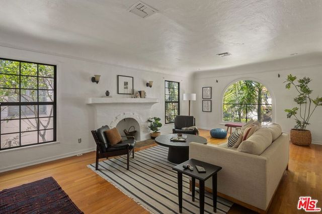 6122 W 6th Street, Los Angeles, CA 90048