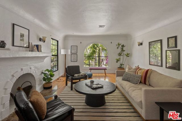 6122 W 6th Street, Los Angeles, CA 90048