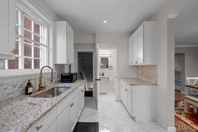 6827 Plymouth Avenue, University City, MO 63130