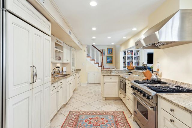 32 Church Street, Charleston, SC 29401