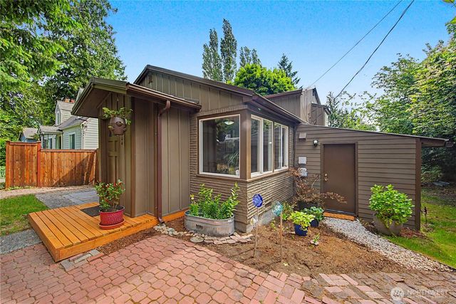 15504 11th Avenue NE, Shoreline, WA 98155