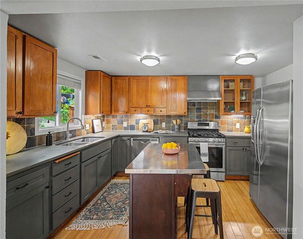 15504 11th Avenue NE, Shoreline, WA 98155