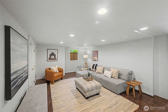 15504 11th Avenue NE, Shoreline, WA 98155