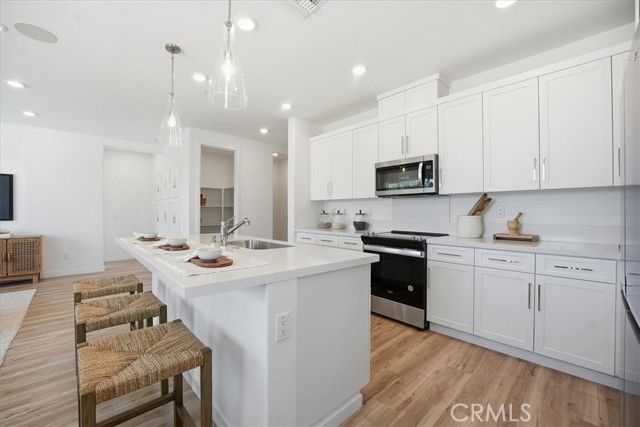 3223 E Avenue J-4, Lancaster, CA 93535