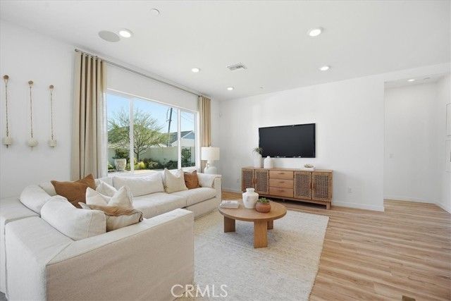 3223 E Avenue J-4, Lancaster, CA 93535