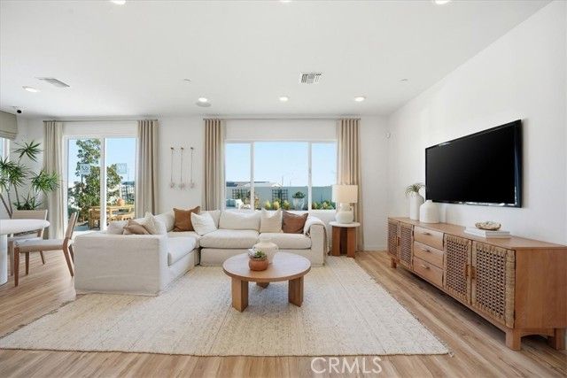 3223 E Avenue J-4, Lancaster, CA 93535