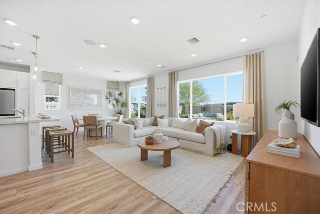 3223 E Avenue J-4, Lancaster, CA 93535