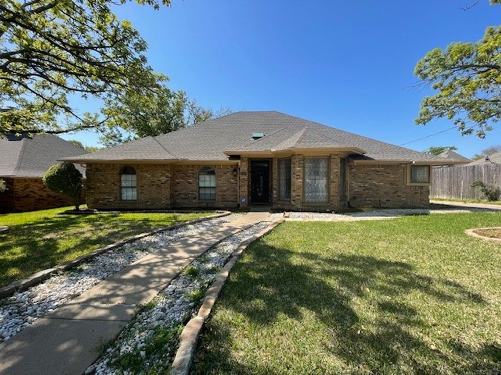 3208 Flintridge Drive, Arlington, TX 76017