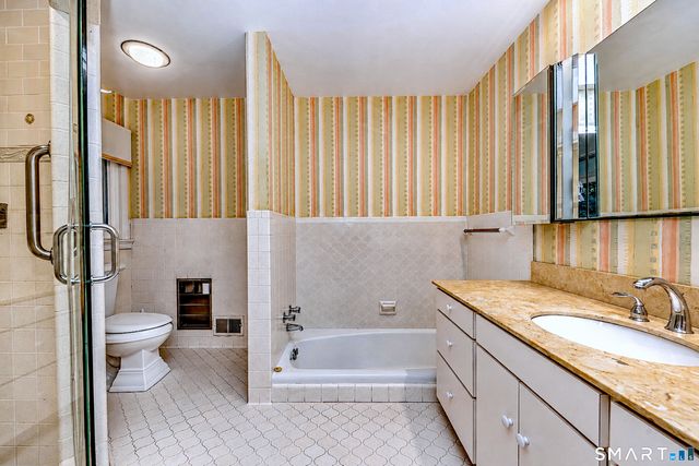 24 Inverness Road, Trumbull, CT 06611