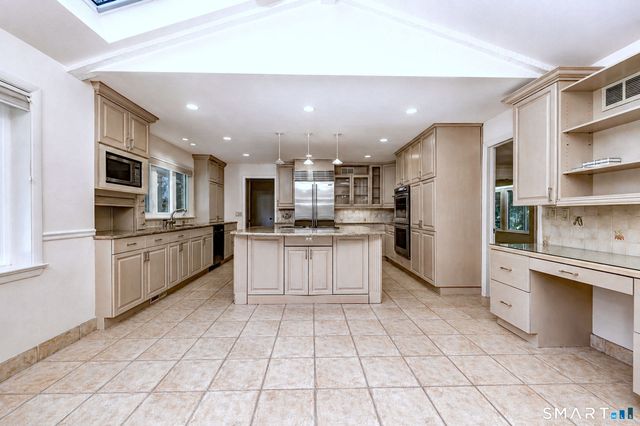 24 Inverness Road, Trumbull, CT 06611