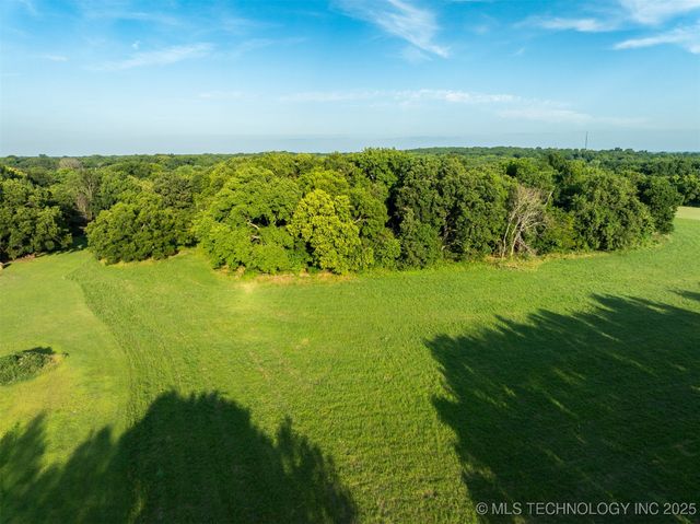 4 S 613 Road, Grove, OK 74344