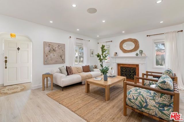 1060 22nd Street, Santa Monica, CA 90403