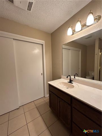 1642 W County Line Road, New Braunfels, TX 78130