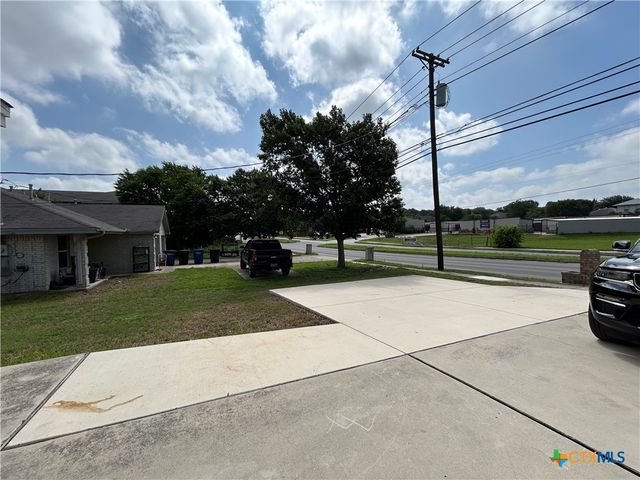 1642 W County Line Road, New Braunfels, TX 78130