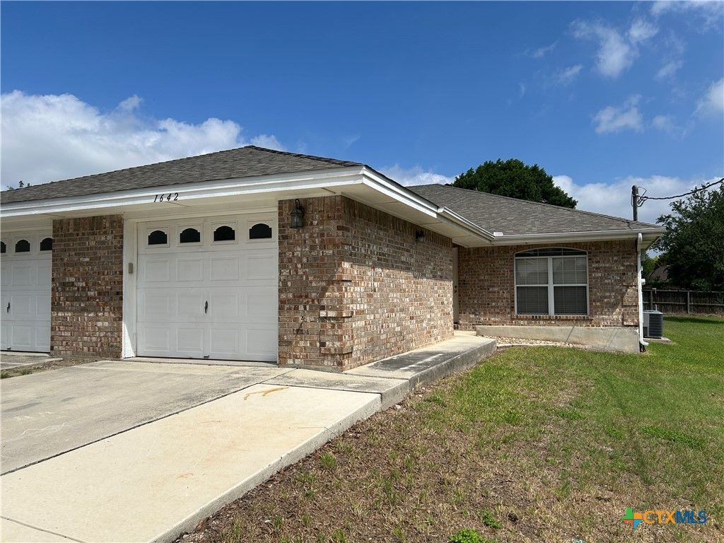 1642 W County Line Road, New Braunfels, TX 78130