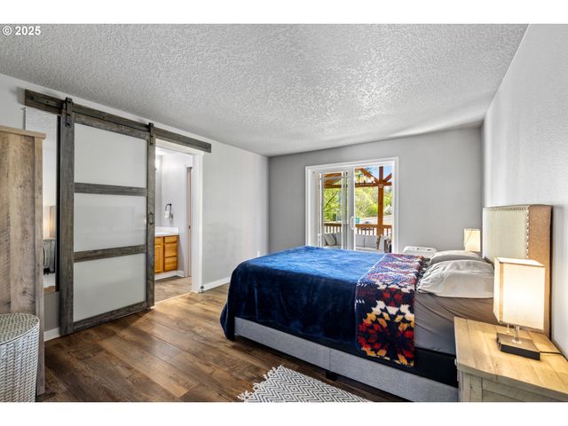 105 Ne 49TH Ave, Hillsboro, OR 97124