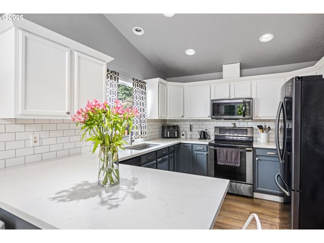 105 Ne 49TH Ave, Hillsboro, OR 97124