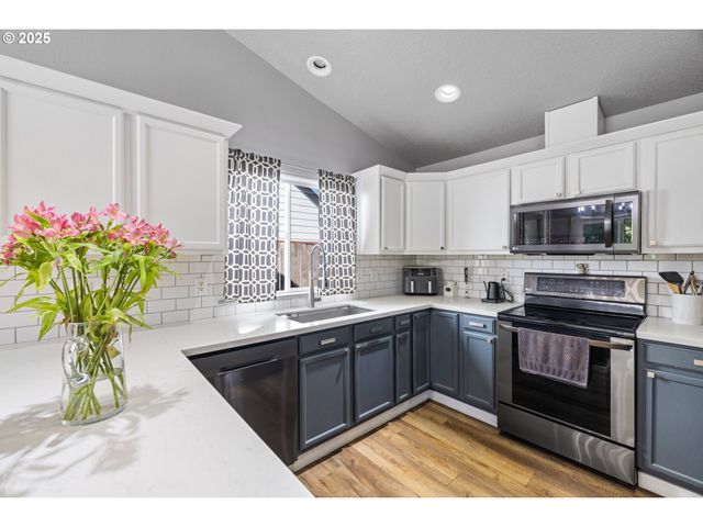105 Ne 49TH Ave, Hillsboro, OR 97124