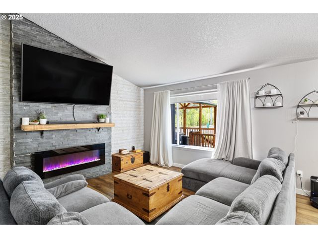 105 Ne 49TH Ave, Hillsboro, OR 97124