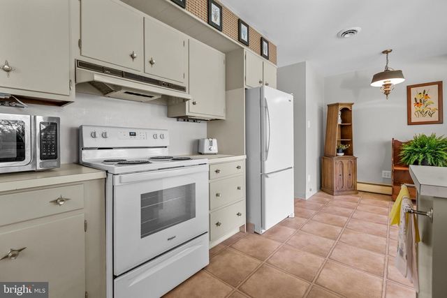 87 HILLSIDE DR, Robbinsville, NJ 08691