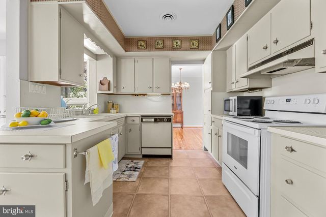 87 HILLSIDE DR, Robbinsville, NJ 08691
