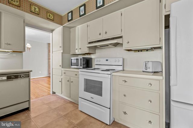 87 HILLSIDE DR, Robbinsville, NJ 08691