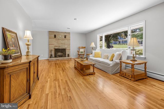 87 HILLSIDE DR, Robbinsville, NJ 08691