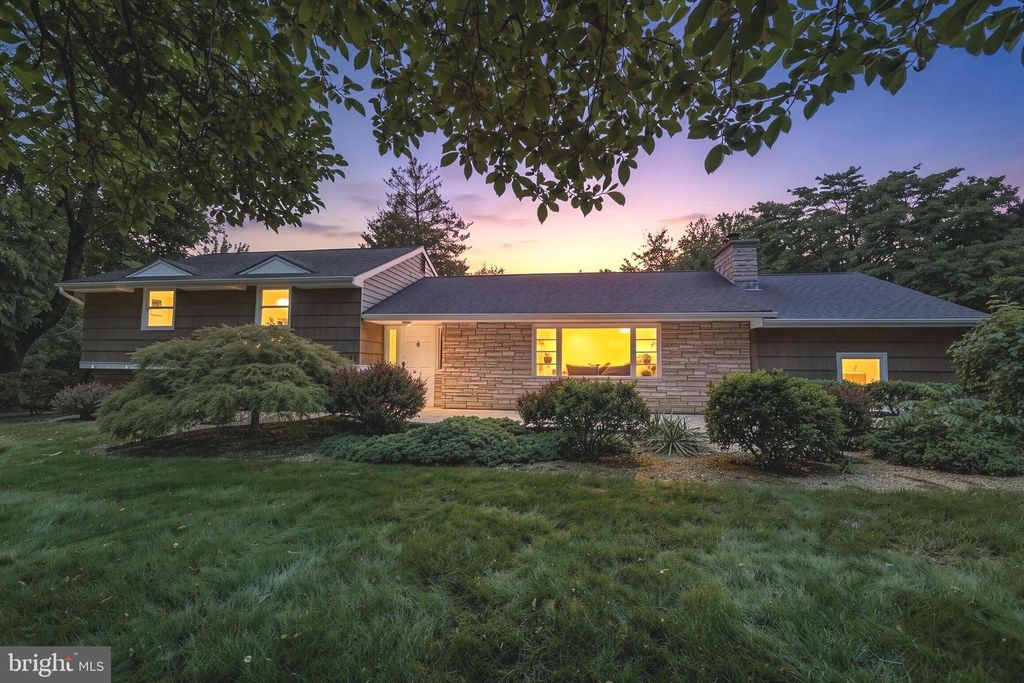 87 HILLSIDE DR, Robbinsville, NJ 08691
