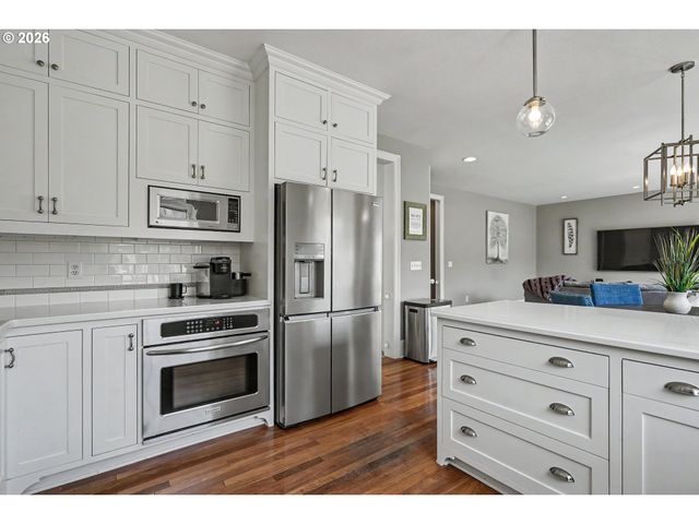 5490 Se WOODMILL Dr, Salem, OR 97306