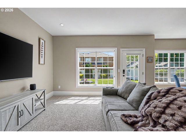5490 Se WOODMILL Dr, Salem, OR 97306