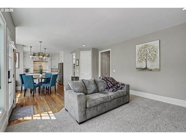 5490 Se WOODMILL Dr, Salem, OR 97306