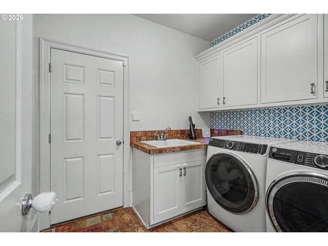 5490 Se WOODMILL Dr, Salem, OR 97306