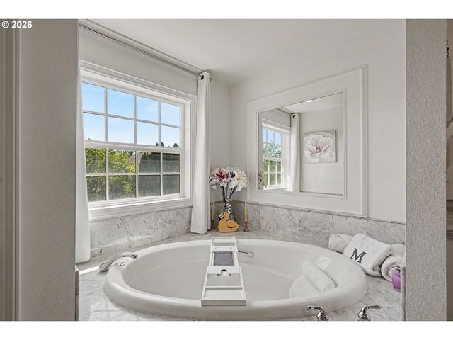 5490 Se WOODMILL Dr, Salem, OR 97306