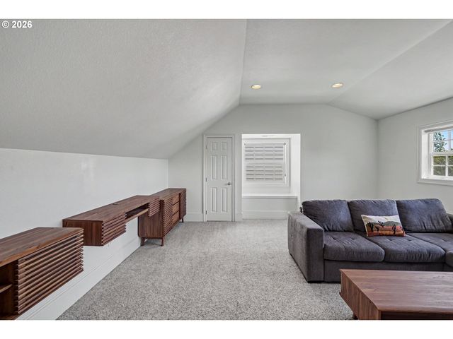 5490 Se WOODMILL Dr, Salem, OR 97306