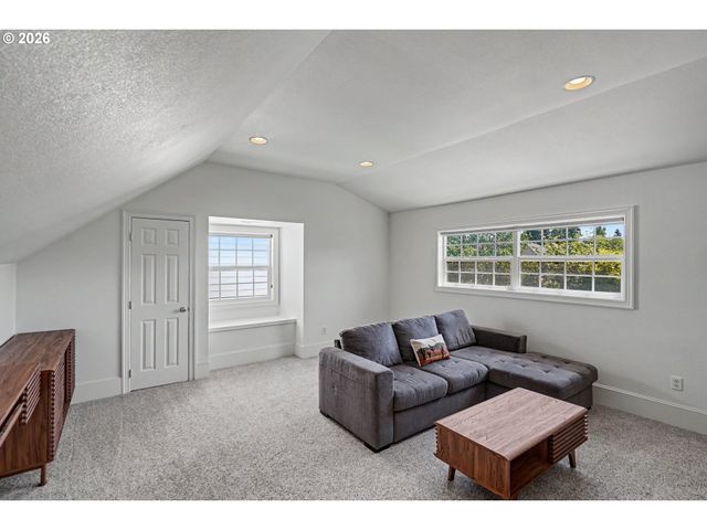 5490 Se WOODMILL Dr, Salem, OR 97306